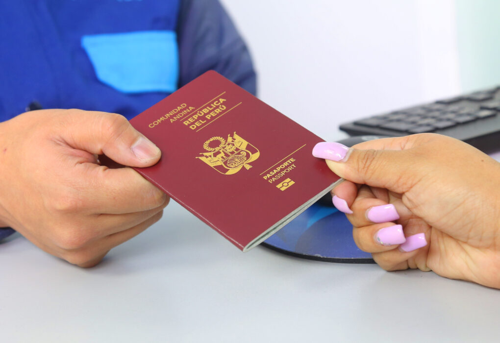 ¿Qué necesita un peruano para viajar a España?