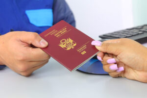 ¿Qué necesita un peruano para viajar a España?